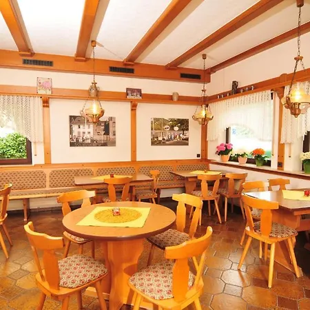 / Scheid Pensión Kestert